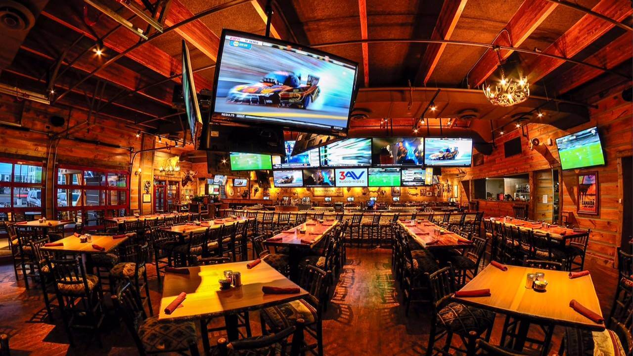 VARIETY SPORTS IN RESTAURANT